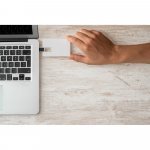 . UDP флаш устройство до 32 GB във формат на карта с височина 3 мм