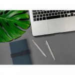 DOOLI. Stylo &agrave; bille en acier inoxydable (53 % recycl&eacute;), avec corps brillant