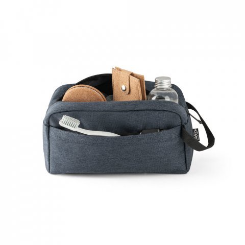 REPURPOSE BAG. 600D &aring;tervunnen polyester sminkv&auml;ska - Bl&aring;