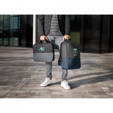 GENOA. Polstrovan&aacute; ta&scaron;ka na notebook z 600D recyklovan&eacute;ho polyesteru s vysokou hustotou 15"