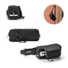 DELFOS POUCH. Midjev&auml;ska av 300D med &aring;tervunnen polyester och 600D med&aring;tervunnen polyester med reflekterande element och foder av 210D &aring;tervunnet polyester
