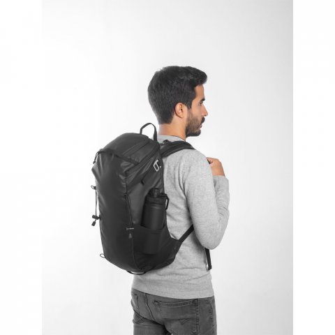 ALASCA. Mochila de senderismo con revestimiento impermeable - Negro