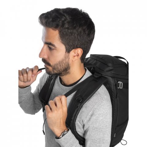 ALASCA. Mochila de senderismo con revestimiento impermeable - Negro