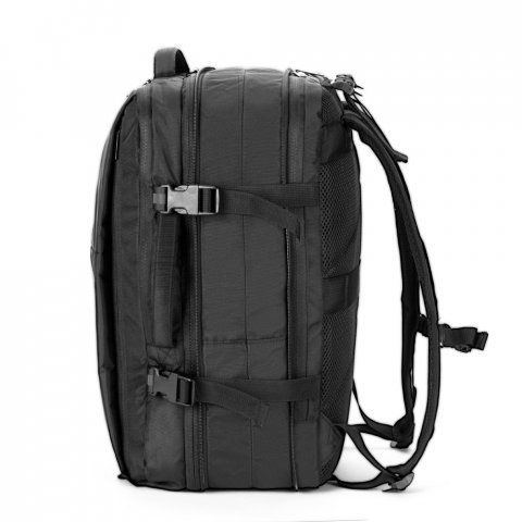 DALLAS. High-density recycled 600D polyester travel backpack for 17.3" laptop - черно