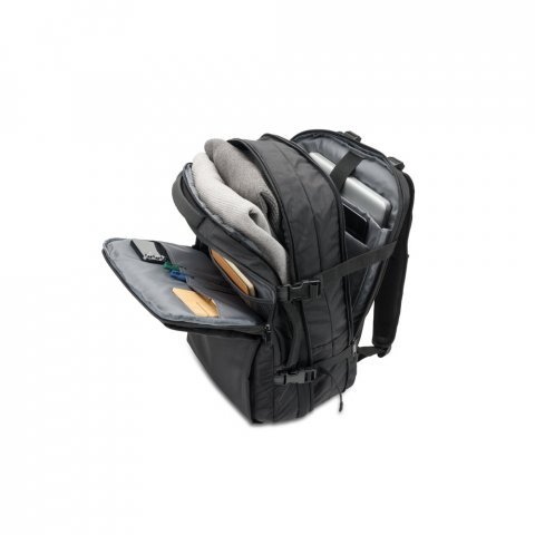DALLAS. High-density recycled 600D polyester travel backpack for 17.3" laptop - черно