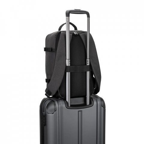 CIES. Rygs&aelig;k udviklet til at opfylde de m&aring;l, som de fleste flyselskaberne kr&aelig;ver, i 600D genanvendt polyester med h&oslash;j densitet - M&oslash;rkegr&aring;