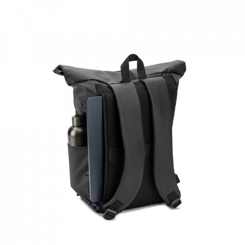 OSASCO BPACK. Rulleryggsekk med glidel&aring;ssystem som gj&oslash;r at toppen kan rulles opp for &aring; passe til ryggsekkens volum, laget av 600D resirkulert polyester - Svart