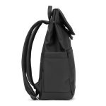 AZORES BAG. Batoh na notebook z PU (16"), s klopou zakr&yacute;vaj&iacute;c&iacute; v&scaron;echny přihr&aacute;dky - Čern&aacute;