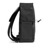 AZORES BAG. Batoh na notebook z PU (16"), s klopou zakr&yacute;vaj&iacute;c&iacute; v&scaron;echny přihr&aacute;dky - Čern&aacute;