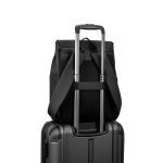 AZORES BAG. Batoh na notebook z PU (16"), s klopou zakr&yacute;vaj&iacute;c&iacute; v&scaron;echny přihr&aacute;dky - Čern&aacute;