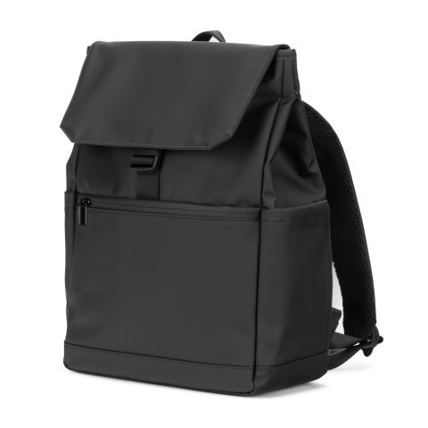 AZORES BAG. Batoh na notebook z PU (16"), s klopou zakr&yacute;vaj&iacute;c&iacute; v&scaron;echny přihr&aacute;dky - Čern&aacute;