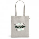 RYNEK. Ta&scaron;ka z recyklovanej bavlny (70 %), polyester (30 % rPET) (140 g/m&sup2;) - Svetlo&scaron;ed&aacute;