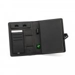 EMERGE A5 FOLDER. A5 map in gerecycled polyester (100% rPET) 300D met draadloze oplader - Zwart