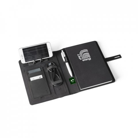 EMERGE A5 FOLDER. A5 map in gerecycled polyester (100% rPET) 300D met draadloze oplader - Zwart