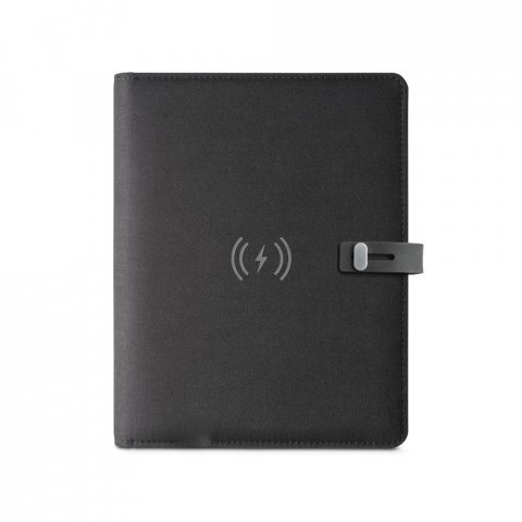 EMERGE A5 FOLDER II. Mapa A5 din 300D poliester reciclat (100% rPET) cu &icirc;ncărcător wireless &icirc;ncorporat