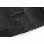 EMERGE A5 FOLDER II. Mapa A5 din 300D poliester reciclat (100% rPET) cu &icirc;ncărcător wireless &icirc;ncorporat