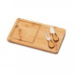 WOODS. T&aacute;bua de queijos em bambu com 2 utens&iacute;lios em bambu e a&ccedil;o inoxid&aacute;vel - Natural