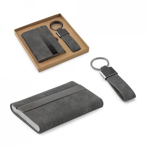 VAUGHN. Set compos&eacute; d'un porte-cartes et d'un porte-cl&eacute;s, tous deux en m&eacute;tal et polyester recycl&eacute; (30% rPET)
