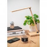 MOREY. foldebar skrivebordslampe med 15W superhurtig
tr&aring;dl&oslash;s oplader i bambus