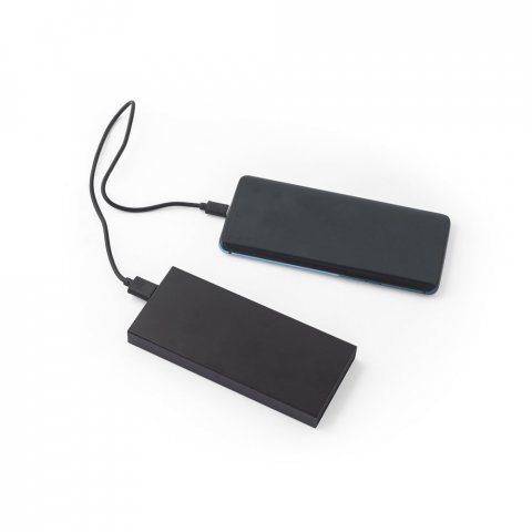 DOROTHY 5. 5 000 mAh powerbank tillverkad av &aring;tervunnen aluminium (100 % rAL) - Svart