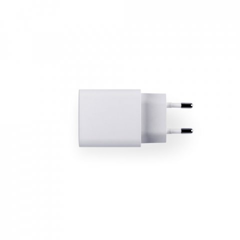 WEGENER. Nap&aacute;jac&iacute; adapt&eacute;r s USB-A portom 18W a USB-C 20W v recyklovan&eacute;ho ABS-a (100% rABS) - Biela