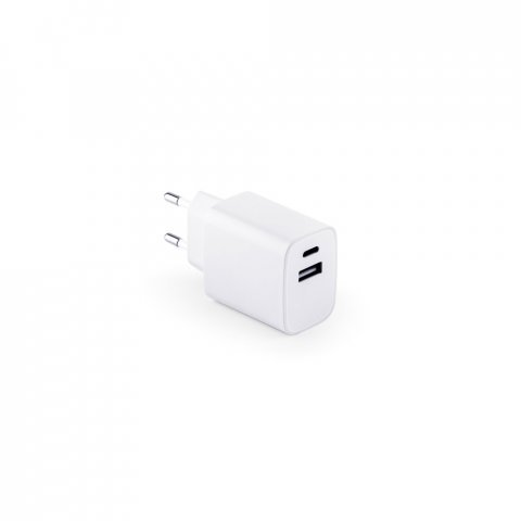 WEGENER. Nap&aacute;jac&iacute; adapt&eacute;r s USB-A portom 18W a USB-C 20W v recyklovan&eacute;ho ABS-a (100% rABS) - Biela
