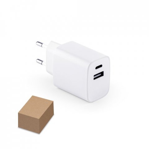 WEGENER. Nap&aacute;jac&iacute; adapt&eacute;r s USB-A portom 18W a USB-C 20W v recyklovan&eacute;ho ABS-a (100% rABS)