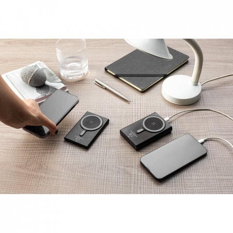 WRIGHT 5. Power bank magn&eacute;tica com carregamento super-r&aacute;pido em alum&iacute;nio reciclado e ABS reciclado 5.000 mAh