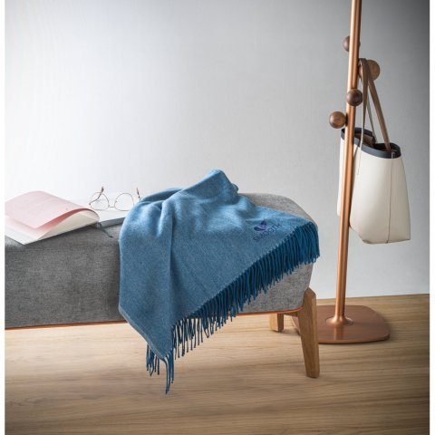 SMOOTH. 100 % akryylinen peitto nauhalla ja personointikortilla (270 g/m&sup2;)