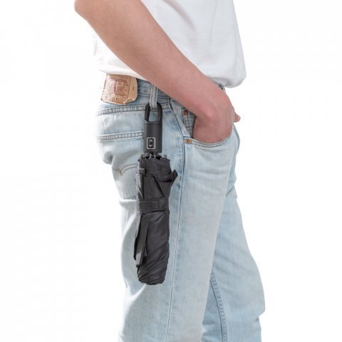 GUSTAVO. Kierr&auml;tetyst&auml; polyesterist&auml; (100 % rPET) valmistettu 190T pongee-sateenvarjo, jossa automaattinen avautuminen ja sulkeutuminen - Musta