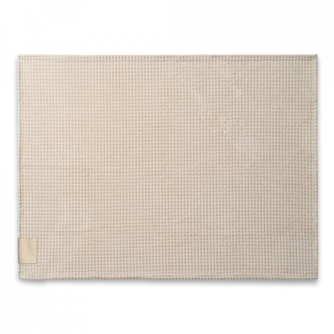 CELINE. Decke aus recyceltem Polyester (100 % rPET) mit einem Aufn&auml;her zur individuellen Veredelung - Beige