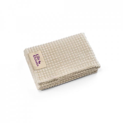 CELINE. Decke aus recyceltem Polyester (100 % rPET) mit einem Aufn&auml;her zur individuellen Veredelung - Beige