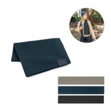 SERENITY. &Scaron;al od recikliranog poliestera (100% rPET) sa pro&scaron;ivenim detaljem za personalizaciju