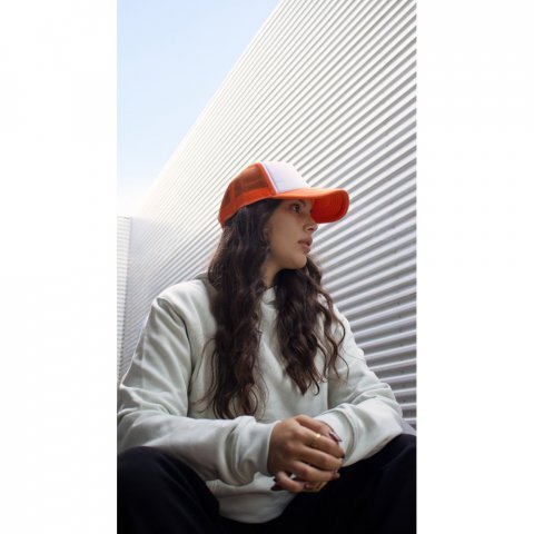 NICOLA. Czapka z poliestru i siatki (150 g/m&sup2;)